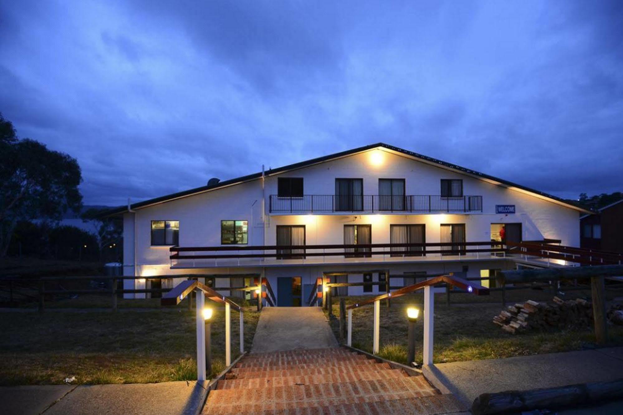 Alpine Resort Motel Джиндабайн Екстериор снимка